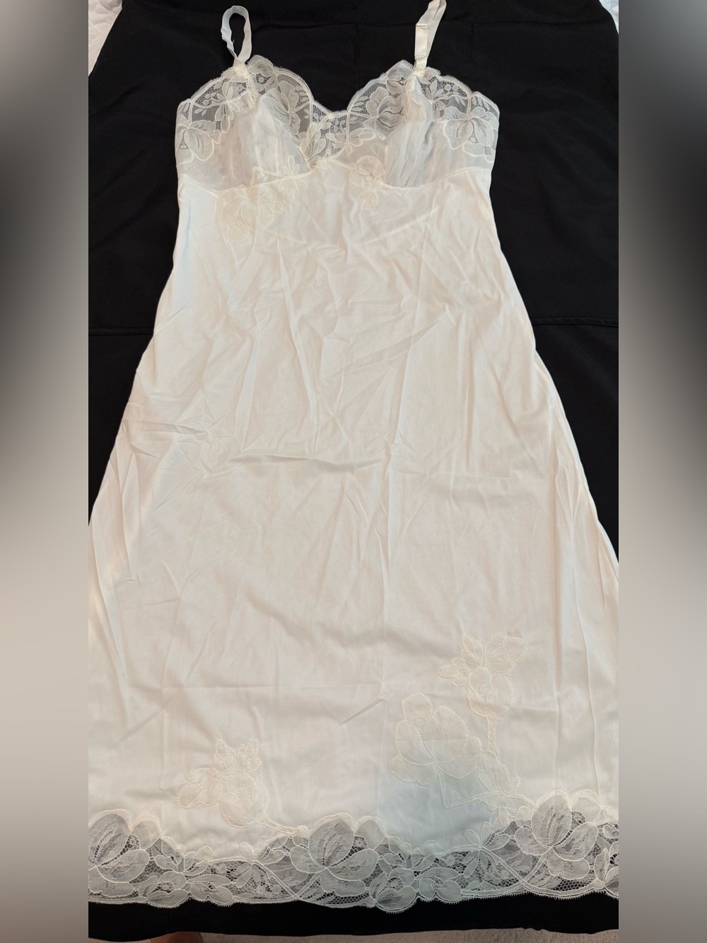 Vintage Womenโs Nylon Slip